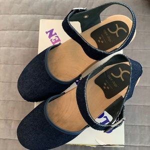 Clogs of Sweden cape clogs size 39 in denim. Style daisy duke